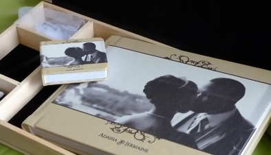 Die Geschenkbox für das Fotoalbum einer Hochzeit